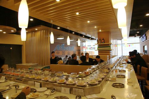 滕州回轉(zhuǎn)火鍋設(shè)備選購(gòu)的注意事項(xiàng)