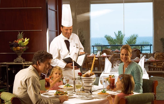 餐廳服務(wù)員點(diǎn)單技巧精講 提升效率與體驗(yàn)的餐飲寶典