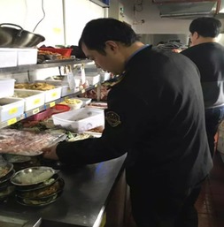 新城區(qū)食品藥監(jiān)局全力開展餐飲服務(wù)環(huán)節(jié)鮮肉及肉制品專項(xiàng)稽查行動(dòng)